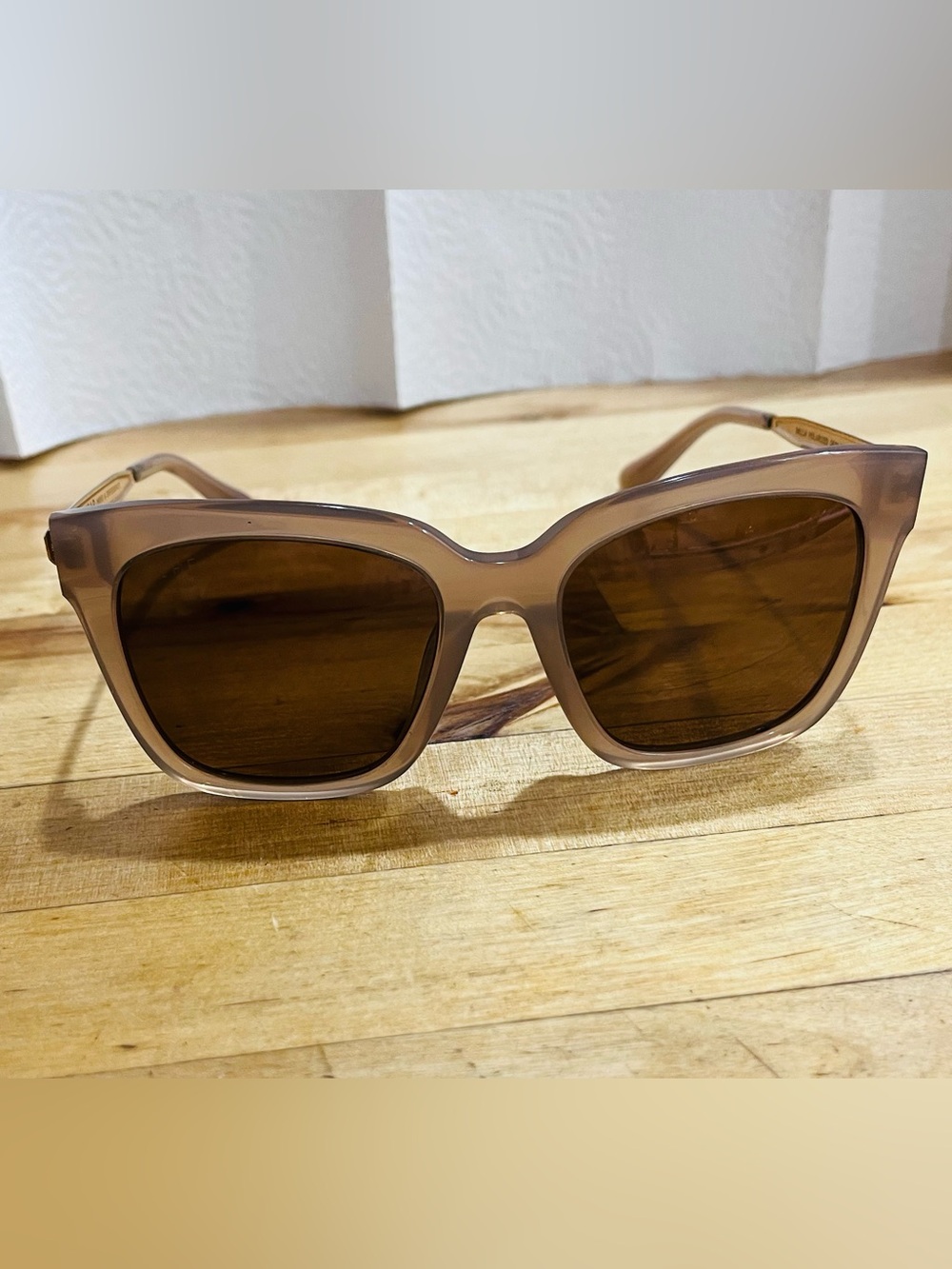 Diff Eyewear: Oversized Bella Polarized Sunglasses. Taupe frame, Brown lenses.